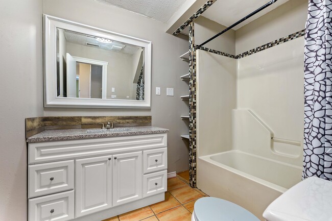 Building Photo - 206 Pinehill Dr