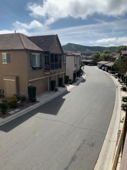 Building Photo - 28427 Santa Rosa Ln