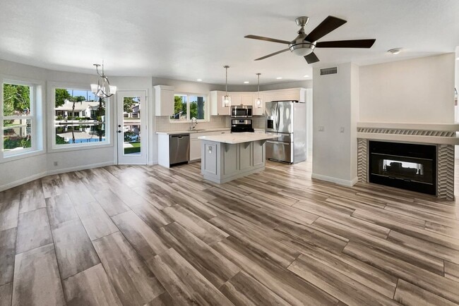 Building Photo - 413 S Lake Mirage Dr