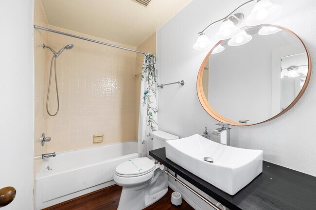 Building Photo - 800 Hudson Ave