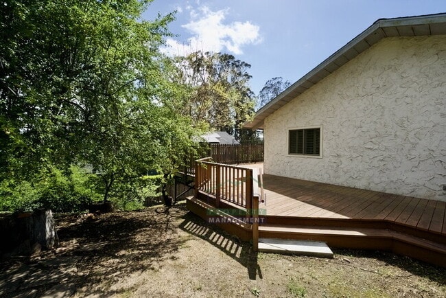 Building Photo - 801 Chamberlain Ct