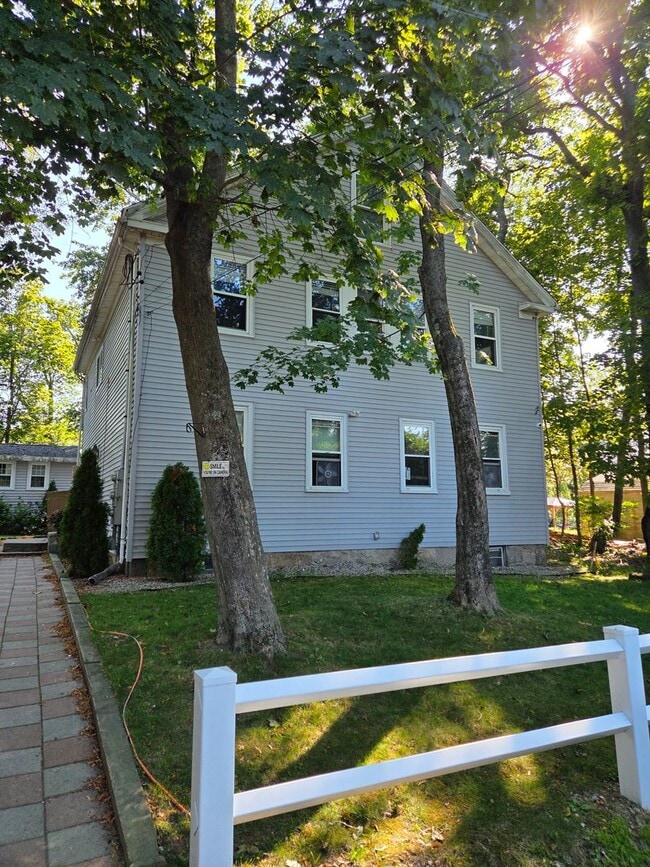 Building Photo - 162 Main St