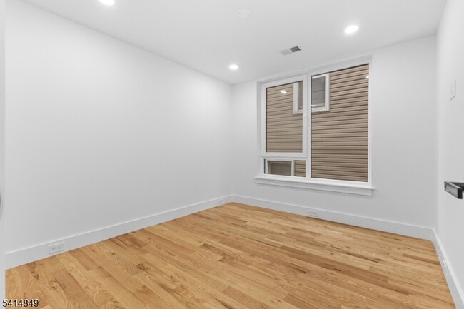 Building Photo - 37 S 7th St