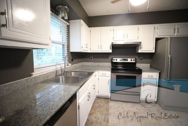 Building Photo - Beautiful 4-bedroom 2 bath home at 1100 Du...