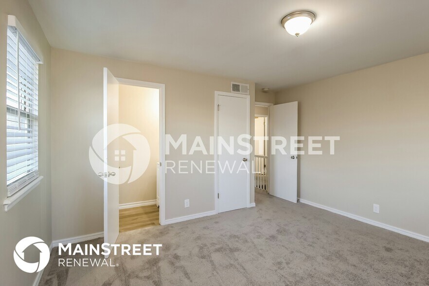 Building Photo - 901 NE 81st St