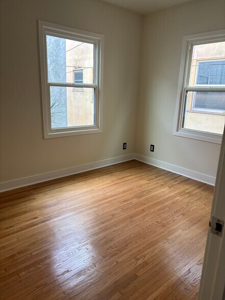 Building Photo - 958 2nd St