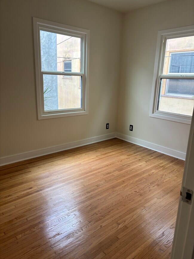 Building Photo - 958 2nd St