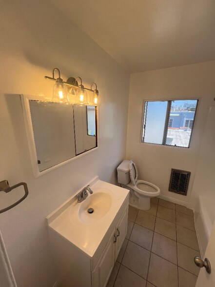 Building Photo - 3945 W 8th St