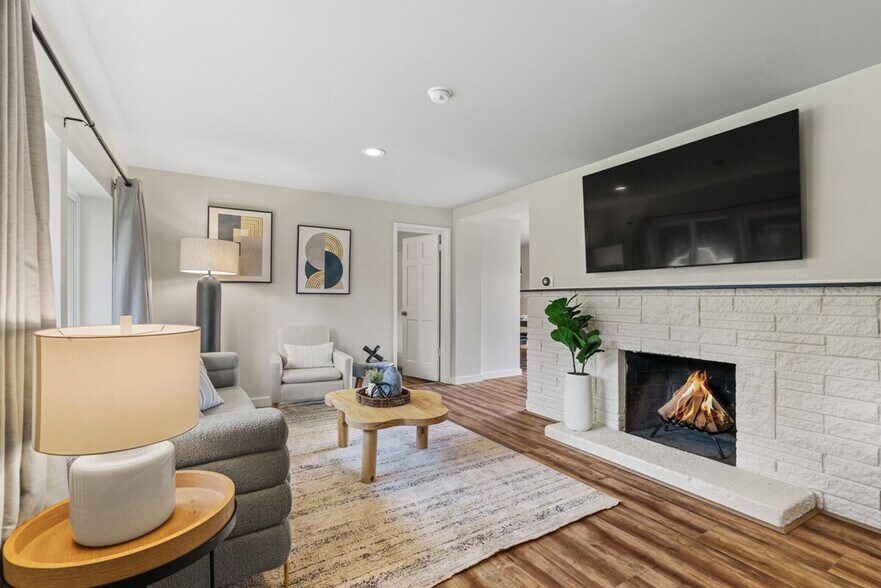 Building Photo - 13352 17th Ave NE