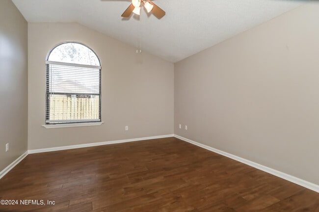 Building Photo - 9845 Paddlewheel Dr W