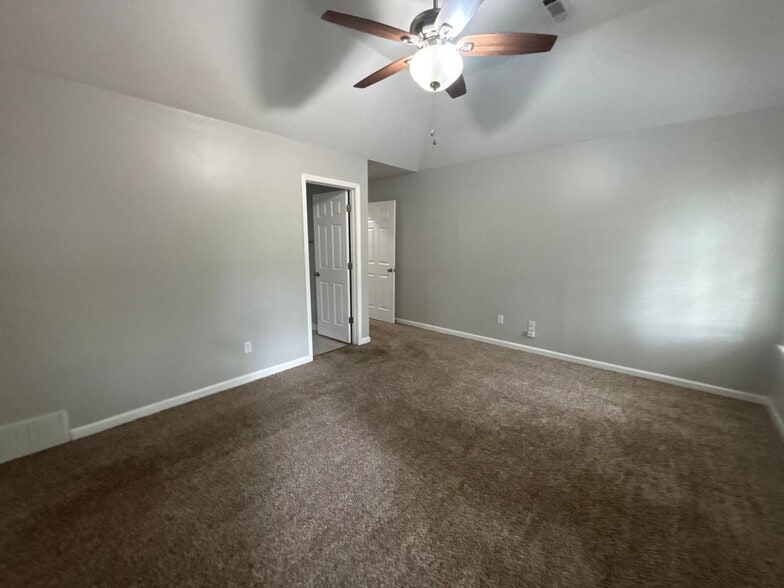 Building Photo - 2573 Laurelcrest Dr