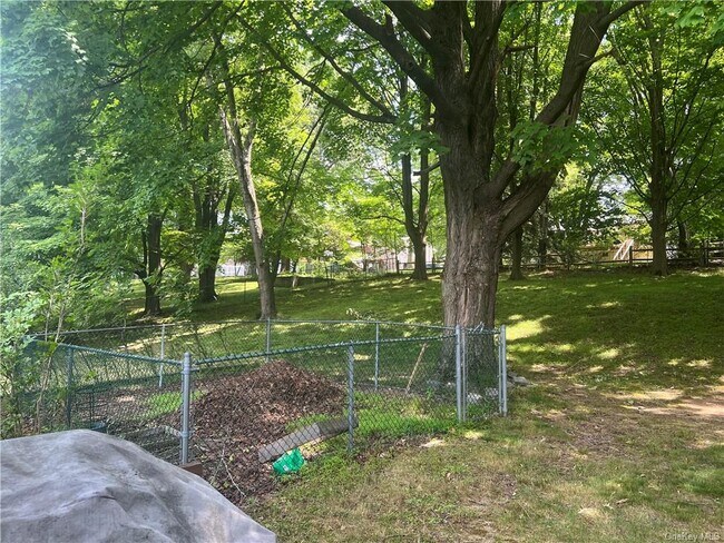 Building Photo - 548 Westfield Dr