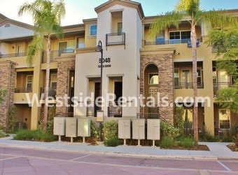 Primary Photo - 5076 Plaza Promenade