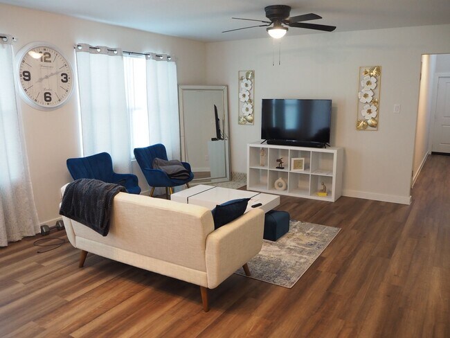 Building Photo - 4 Bed 2.5 Bath Duplex in Ft Worth