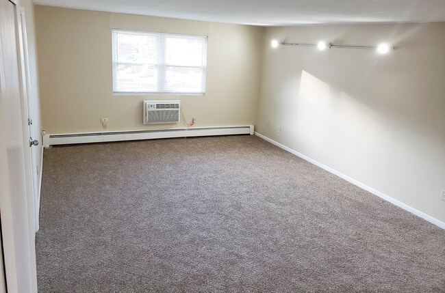 Building Photo - 9 Cross St