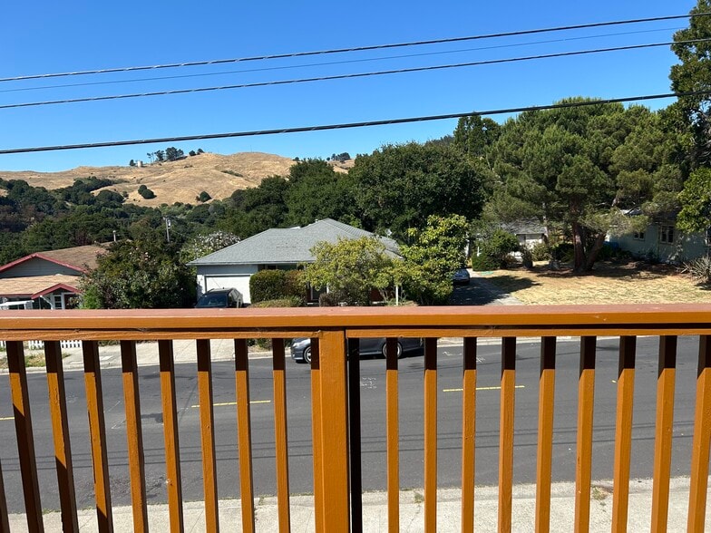 Building Photo - 6104 Bernhard Ave