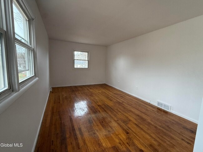 Building Photo - 5 Dowling Rd