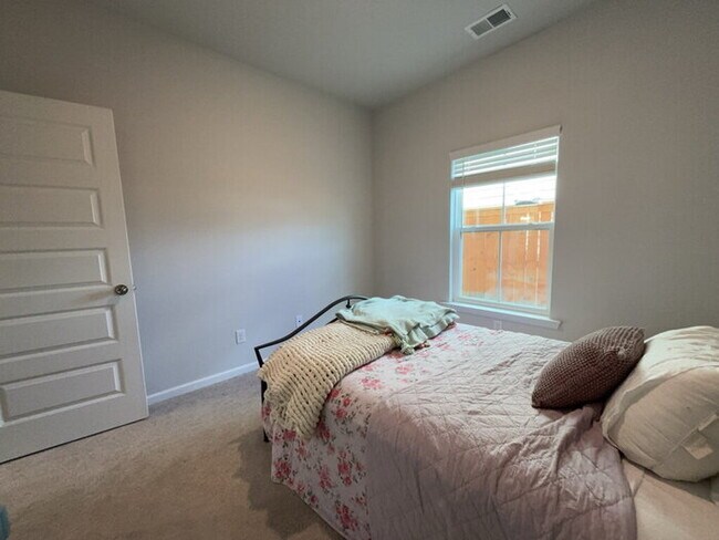 Building Photo - 135 Wood Sage Run