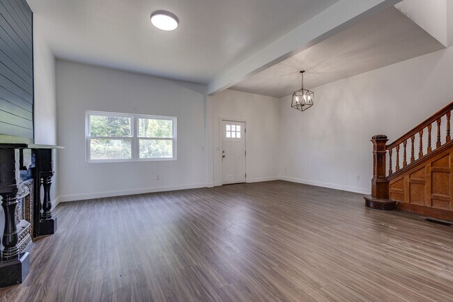 Building Photo - 19 Allen St