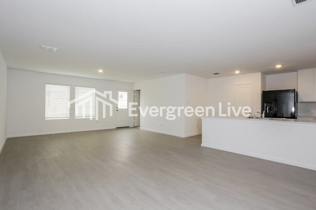 Building Photo - 6800 Haines Dr