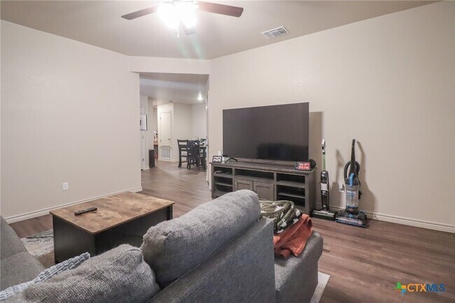 Building Photo - 1914 Castroville Trl