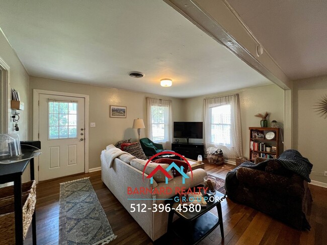 Building Photo - Available July 17: 1950's Home in Great Location...Close to Texas State