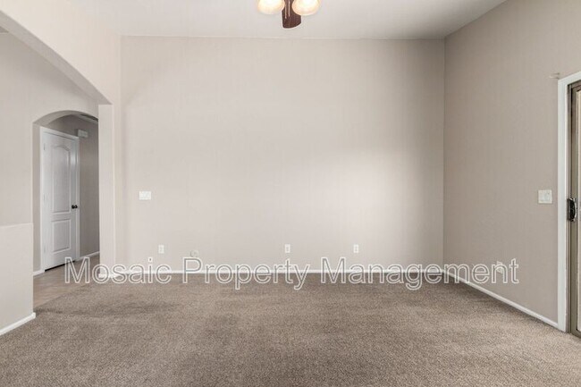 Building Photo - 389 E Angeline Ave