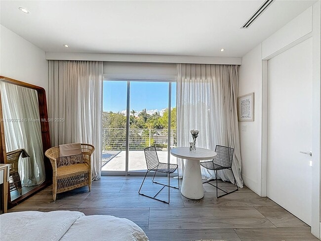 Building Photo - 561 Warren Ln