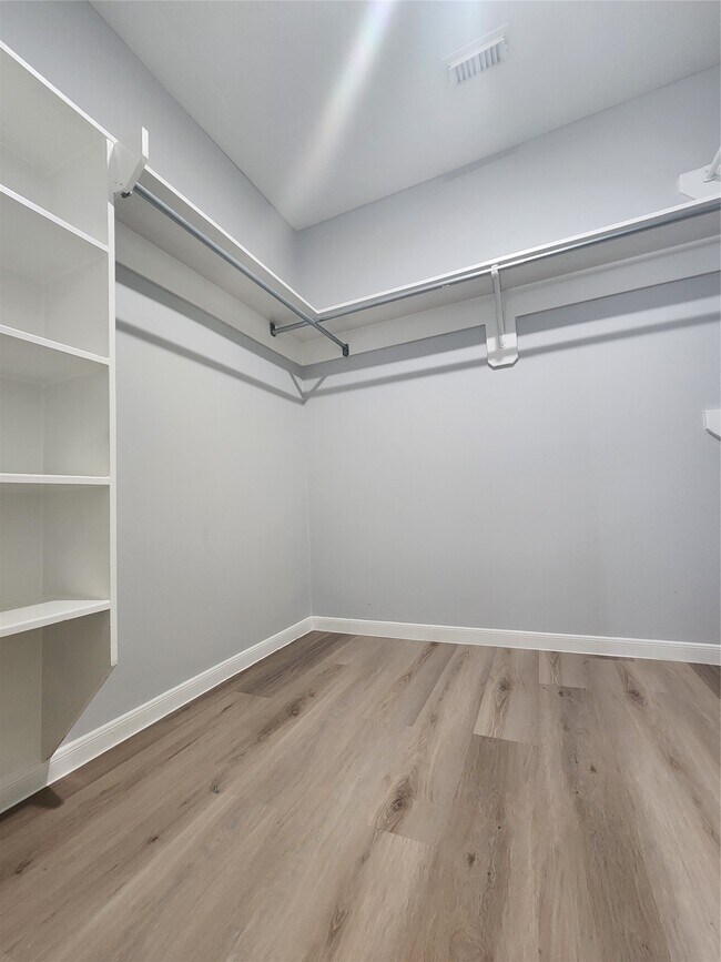 Building Photo - 5507 Clarkston Ln