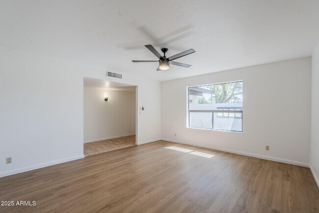 Building Photo - 834 N Constellation Way