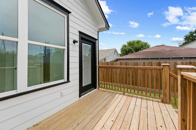 Building Photo - 225 Royder St