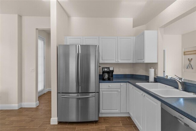 Building Photo - 1937 Scarlett Ave