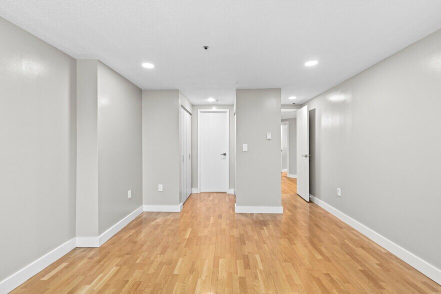 Building Photo - 200 Burkhall St