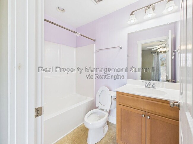 Building Photo - 350 Marquette Ct
