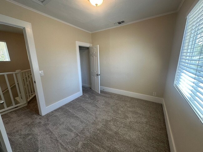 Building Photo - 3 Bedroom 2 Bathroom Home with Yard