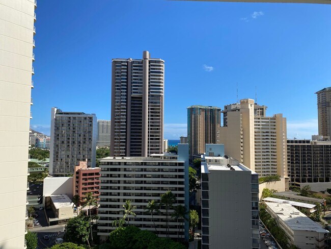 Building Photo - Renovated 1BR/1BA in Waikiki – Steps from ...