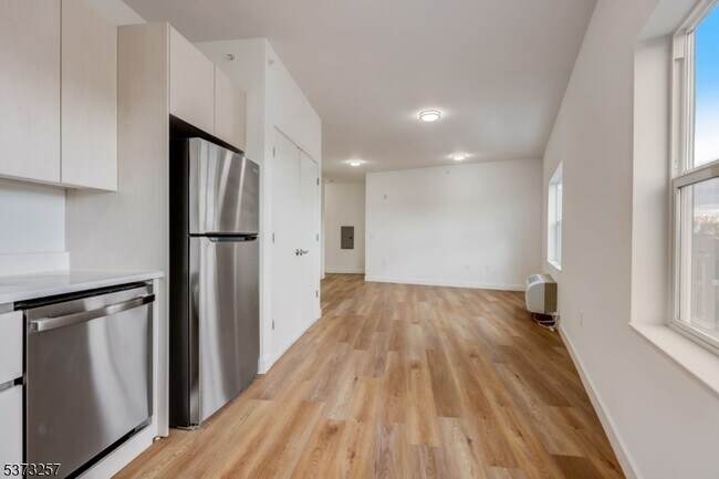 Building Photo - 48 Chadwick St