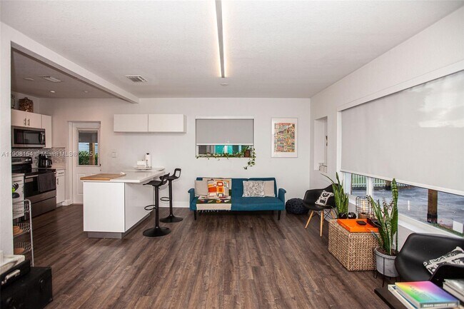 Building Photo - 1050 NW 46th St