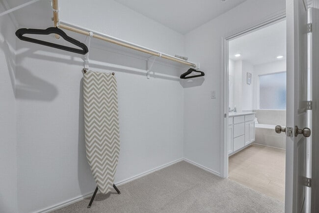 Building Photo - 591 Sormonne Lp