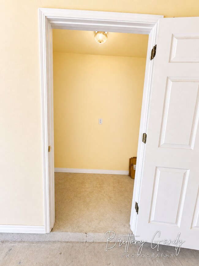 Building Photo - 6037 Braeburn Ct