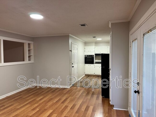 Building Photo - 3801 Devon Dr