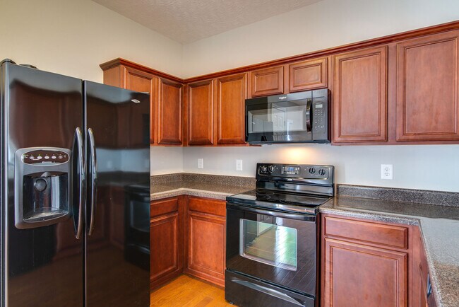 Building Photo - 3 BR/2.5 BA Villas at Concord Place Townho...