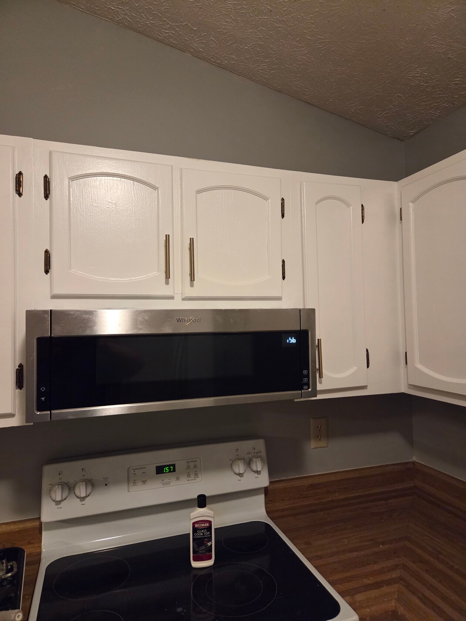 Built in over the rang microwave - 829 Applewood Ln