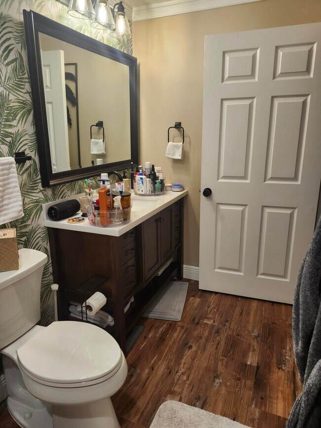 Building Photo - 533 NE 3rd Ave