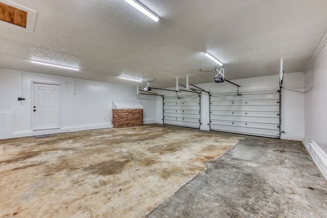 Building Photo - 5 Bedroom / 3.5 Bath Home Blountville, TN