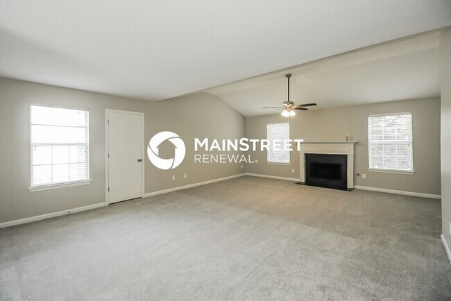 Building Photo - 4 Bedroom Pet-Friendly Home in Ellenwood, GA with Main Street Renewal