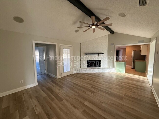 Building Photo - 12947 Tree Wy Ct N