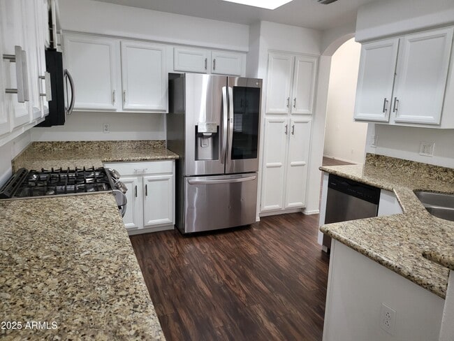 Building Photo - 4909 W Behrend Dr