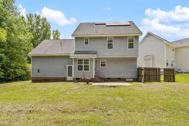 Building Photo - 3 Bedroom/2.5 Bath Home