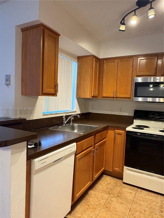 Building Photo - 7680 Westwood Dr